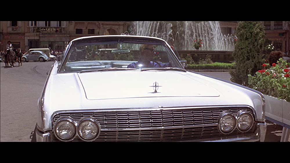 逃げる男の画像