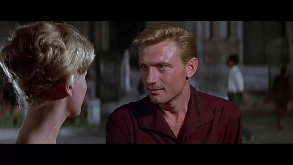 逃げる男の画像