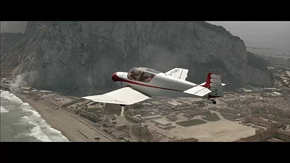 逃げる男の画像