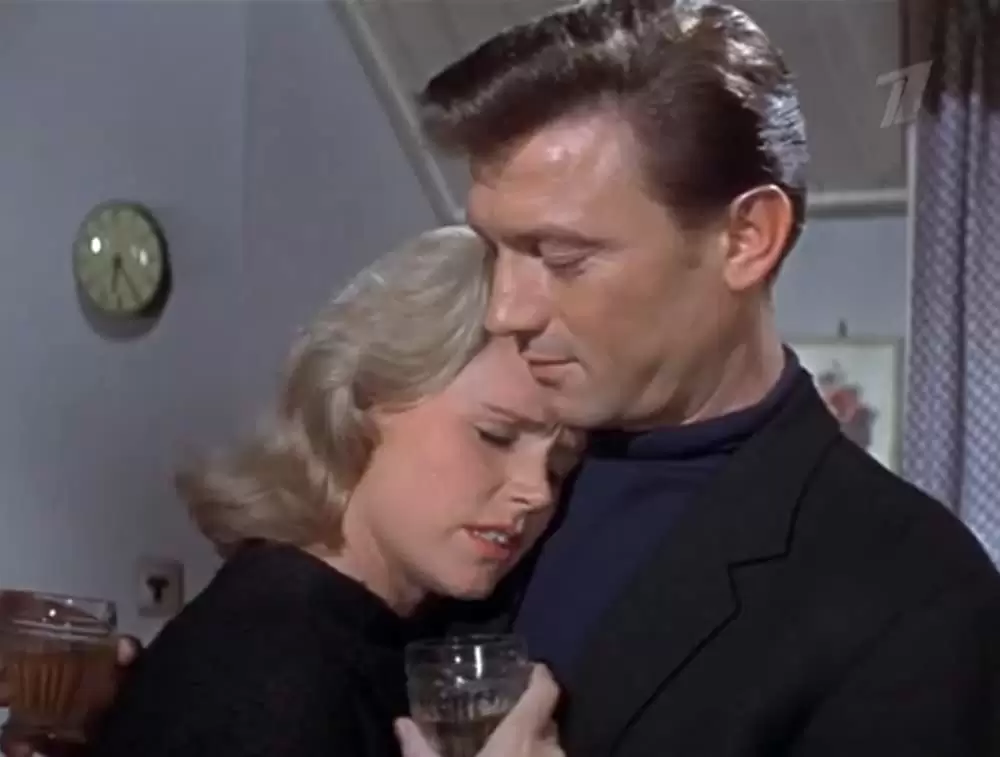 逃げる男の画像