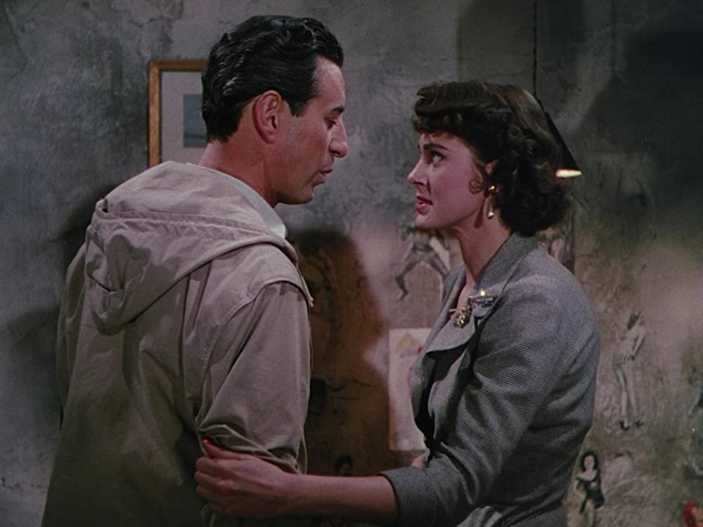 汽車を見送る男の画像