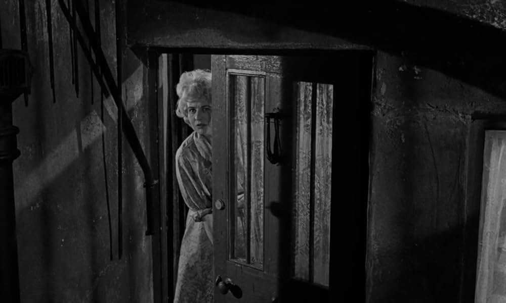 L型の部屋の画像