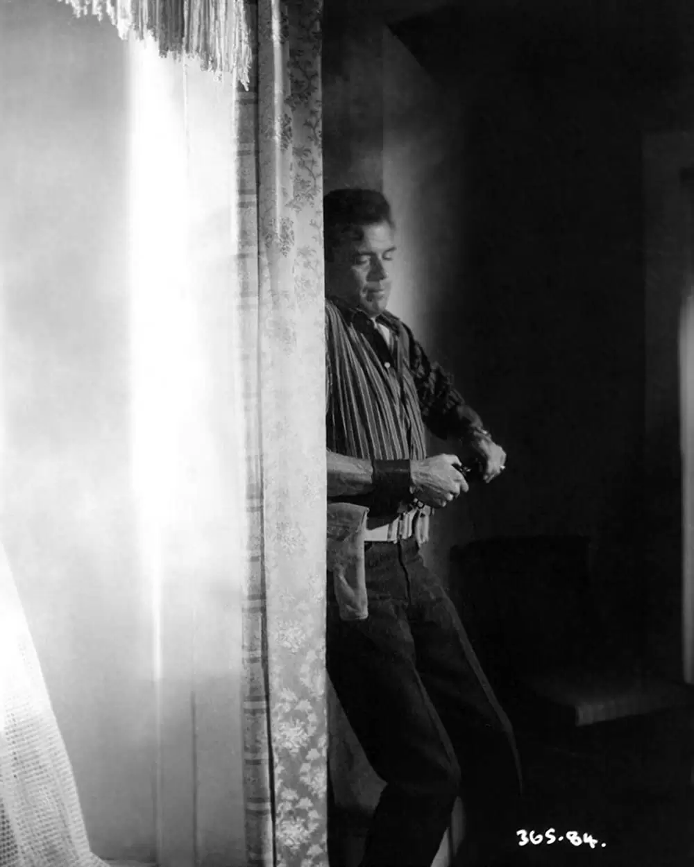 「キプロス脱出作戦」ダーク・ボガードの画像