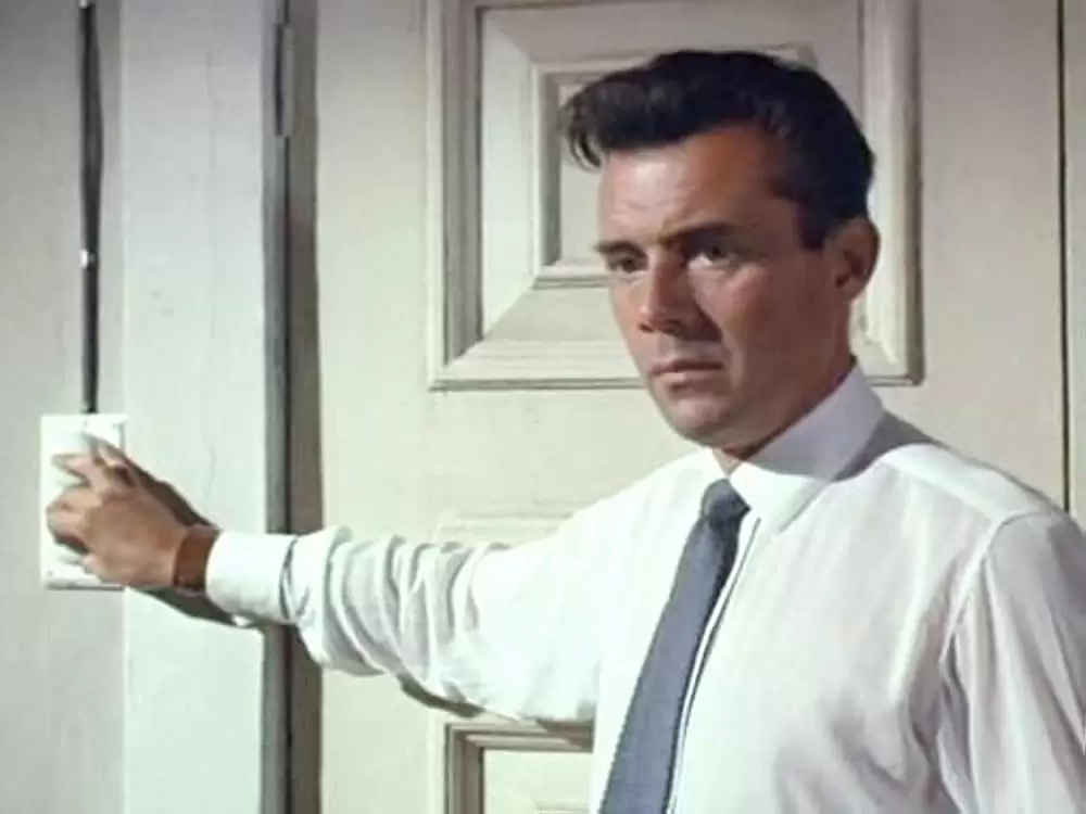 「キプロス脱出作戦」ダーク・ボガードの画像