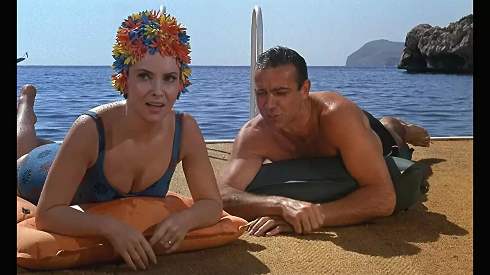 「わらの女」ショーン・コネリー & ジーナ・ロロブリジーダの画像