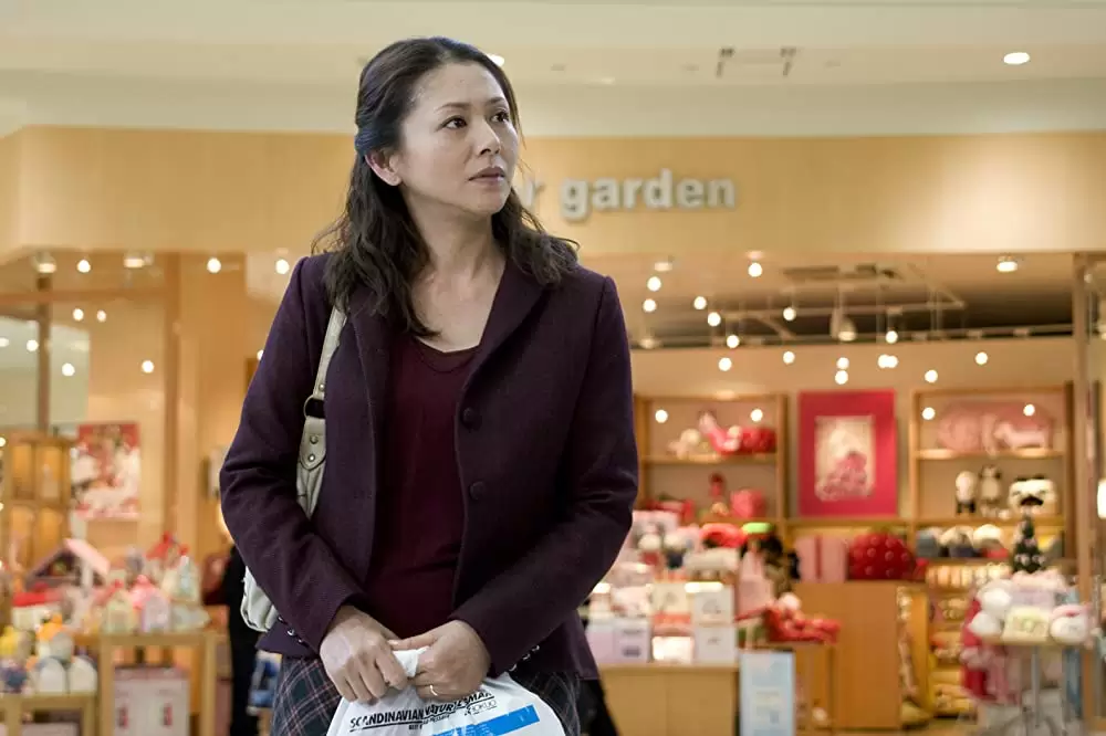 「トウキョウソナタ」小泉今日子の画像