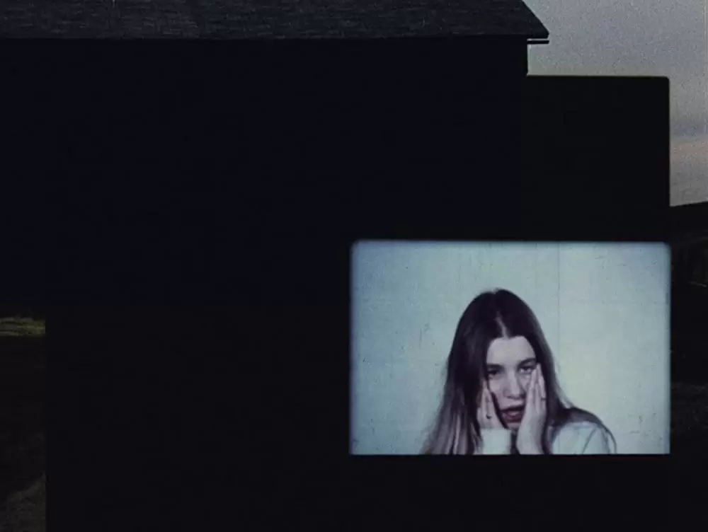 ウィ・キャント・ゴー・ホーム・アゲインの画像