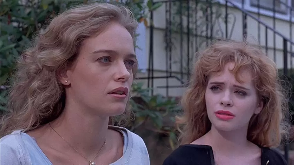 「アンビリーバブル・トゥルース」Julia McNeal & エイドリアン・シェリーの画像