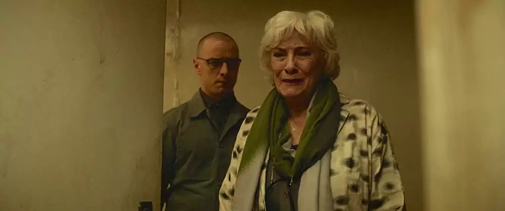 「スプリット」ベティ・バックリー & ジェームズ・マカボイの画像