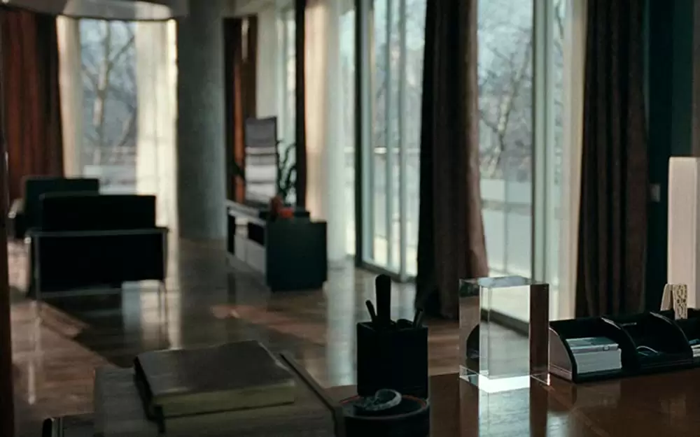 エレナの惑いの画像