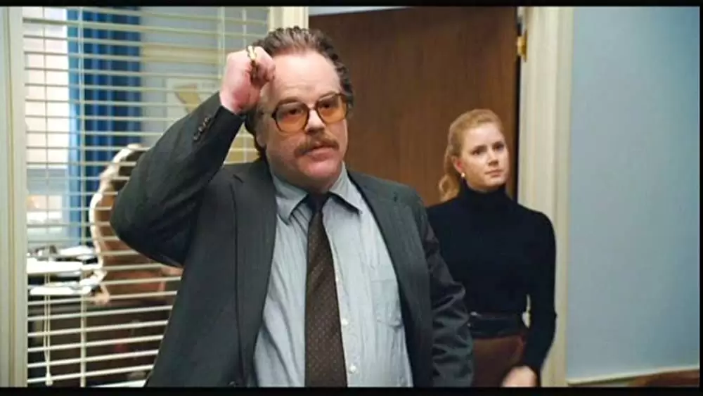 「チャーリー・ウィルソンズ・ウォー」フィリップ・シーモア・ホフマン & エイミー・アダムスの画像