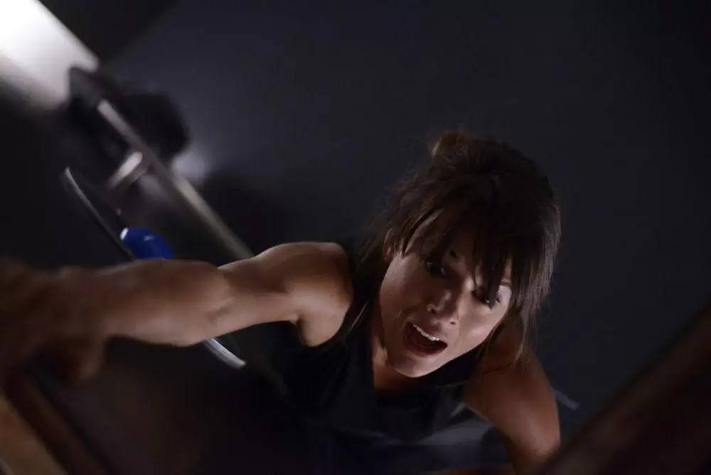 「デッドハング」サラ・バトラーの画像