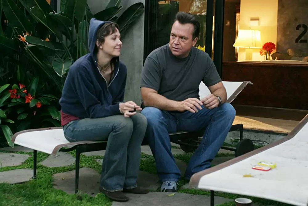 「ハッピー・エンディング」トム・アーノルド & マギー・ギレンホールの画像