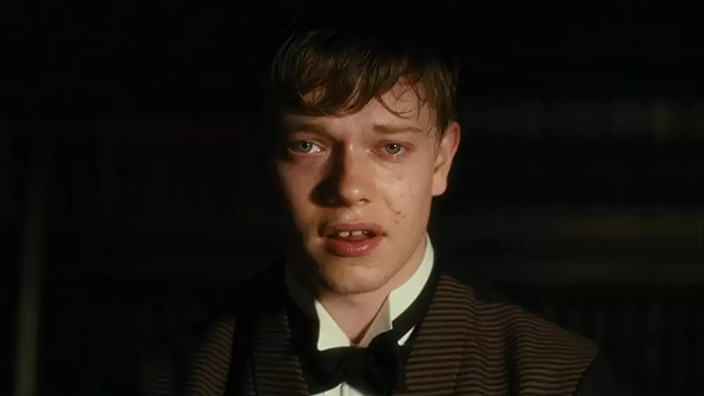 「つぐない」アルフィー・アレンの画像