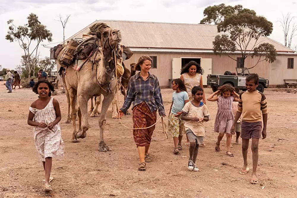 「奇跡の2000マイル」ミア・ワシコウスカの画像