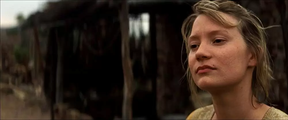 「奇跡の2000マイル」ミア・ワシコウスカの画像