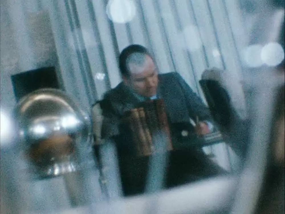 あやつり糸の世界の画像