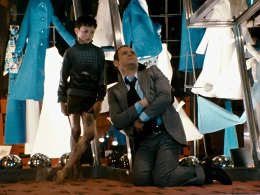 あやつり糸の世界の画像