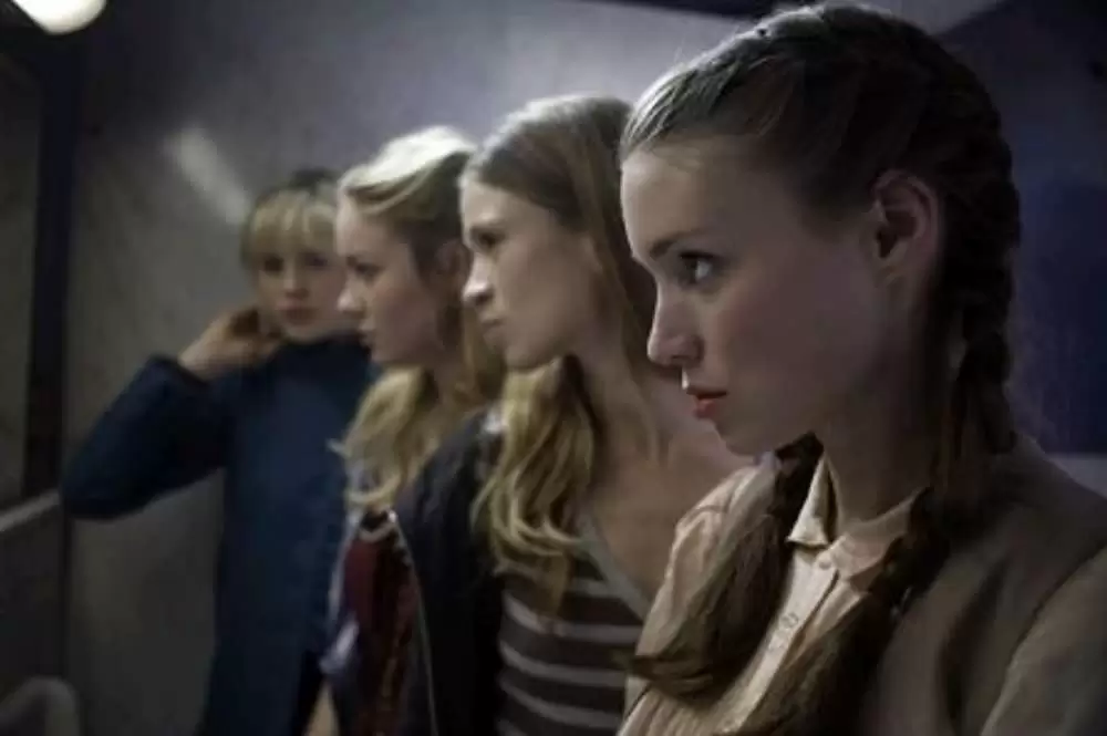 「タナー・ホール 胸騒ぎの誘惑」ブリー・ラーソン & エイミー・ファーガソン & ルーニー・マーラ & ジョージア・キングの画像