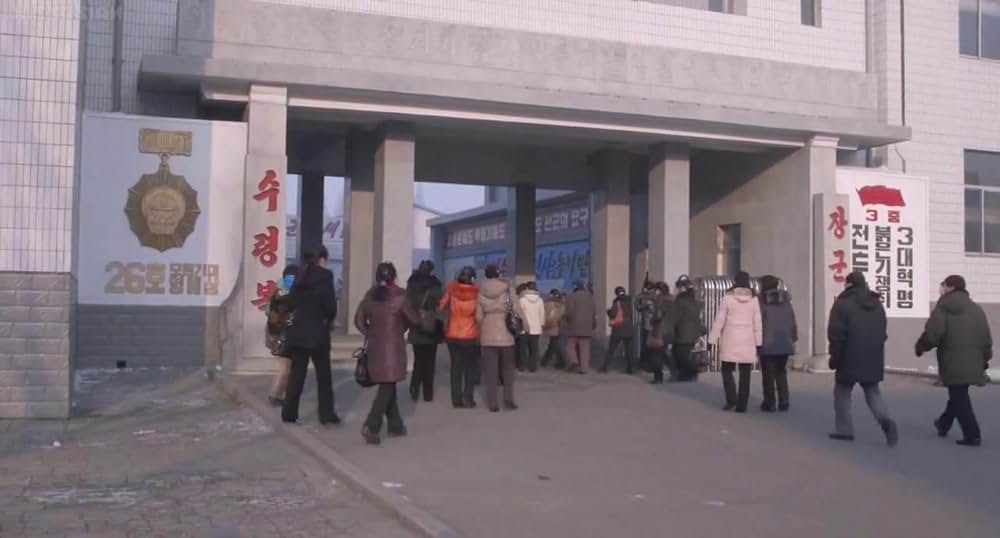 太陽の下で 真実の北朝鮮の画像