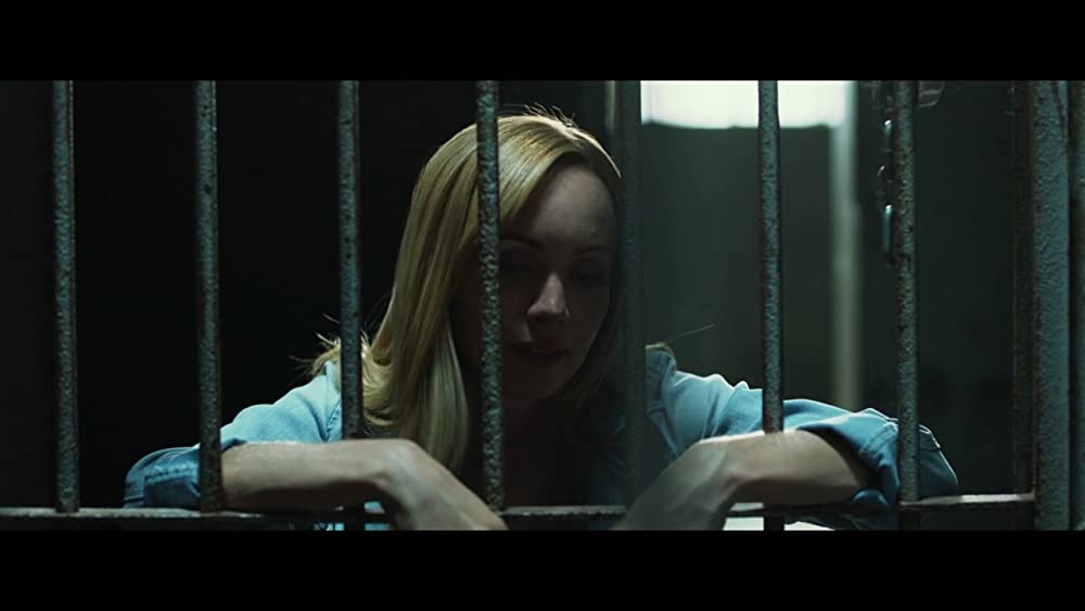 ペット 檻の中の乙女の画像