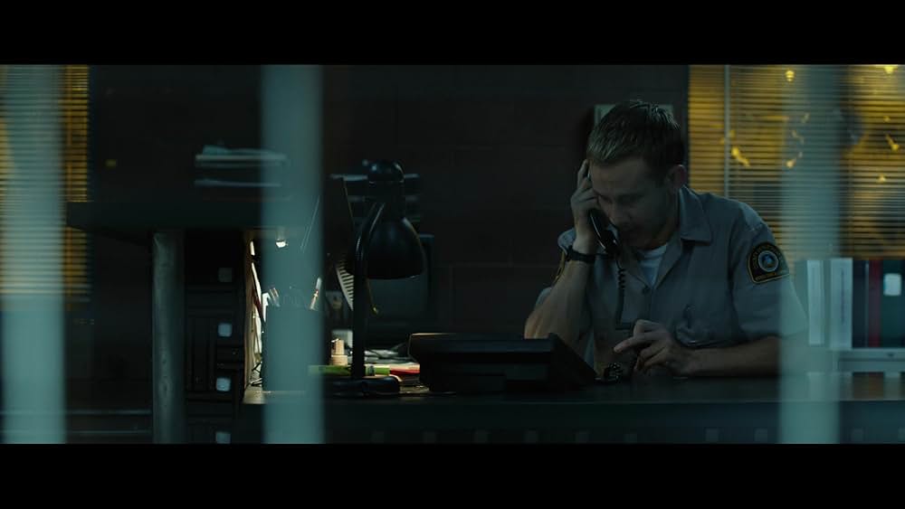 ペット 檻の中の乙女の画像