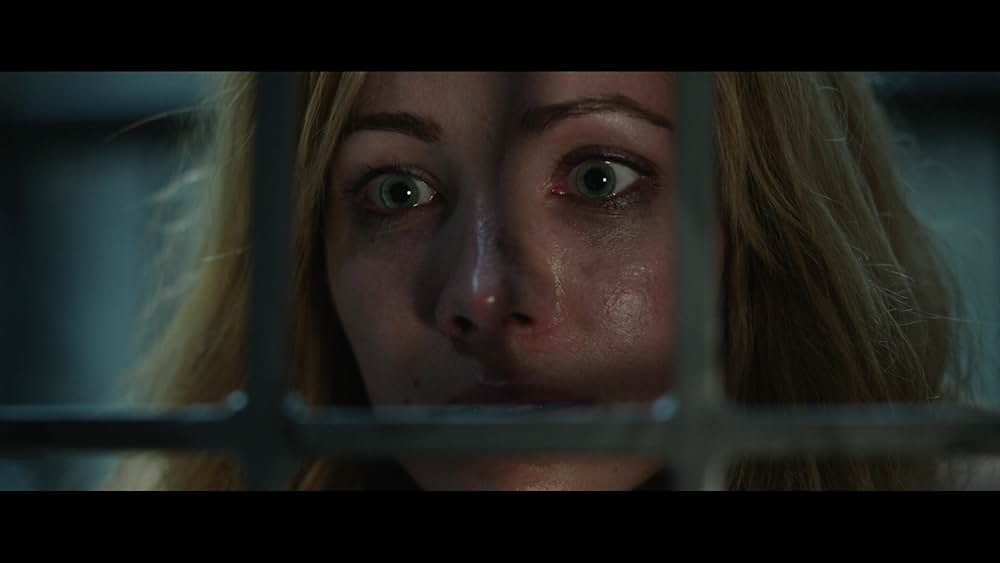 ペット 檻の中の乙女の画像