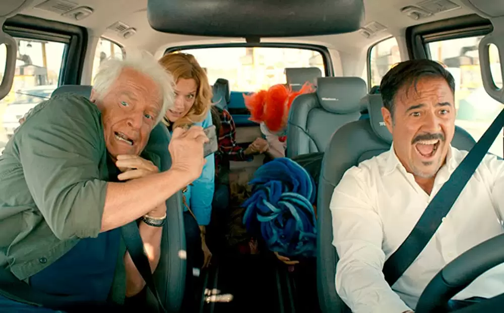 「ボン・ボヤージュ 家族旅行は大暴走」アンドレ・デュソリエ & ジョゼ・ガルシア & カロリーヌ・ビニョ & スティラノ・リカイエ & ジョゼフィーヌ・キャリーズの画像