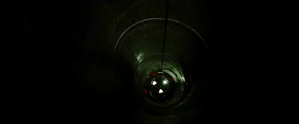 トンネル 闇に鎖（とざ）された男の画像