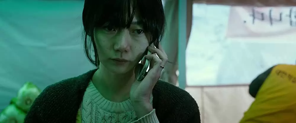 「トンネル 闇に鎖（とざ）された男」ペ・ドゥナの画像