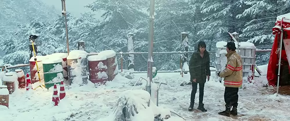 「トンネル 闇に鎖（とざ）された男」ペ・ドゥナ & 吴达洙の画像