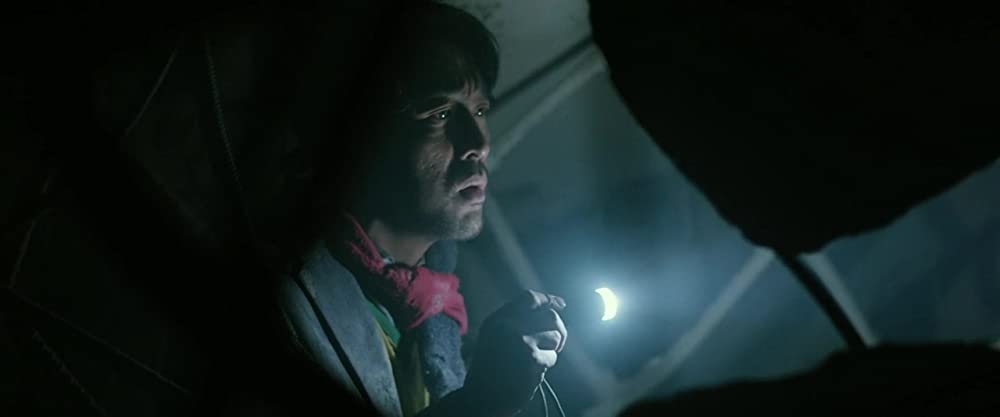 トンネル 闇に鎖（とざ）された男の画像