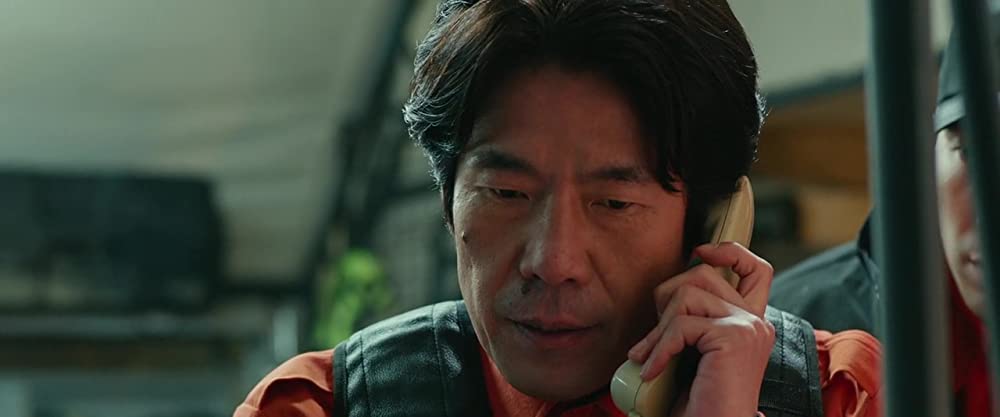 トンネル 闇に鎖（とざ）された男の画像