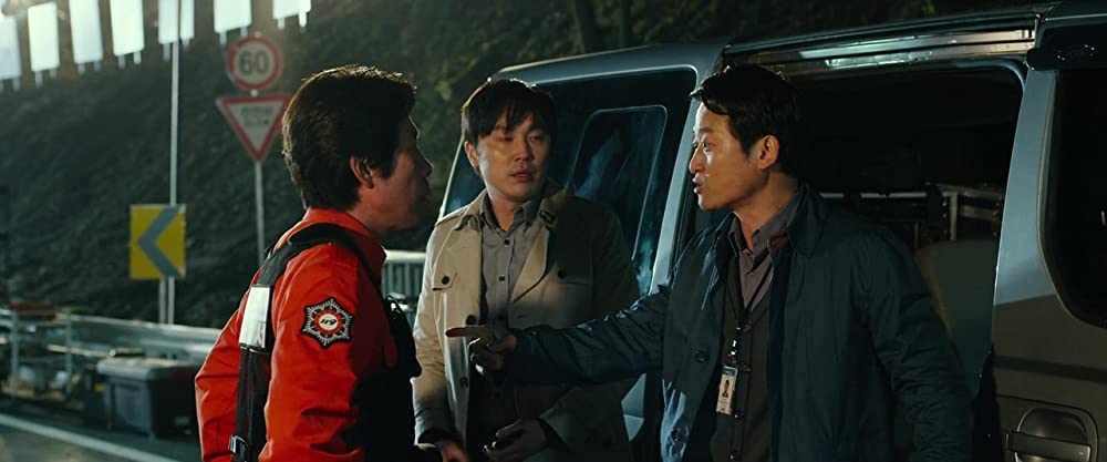 トンネル 闇に鎖（とざ）された男の画像