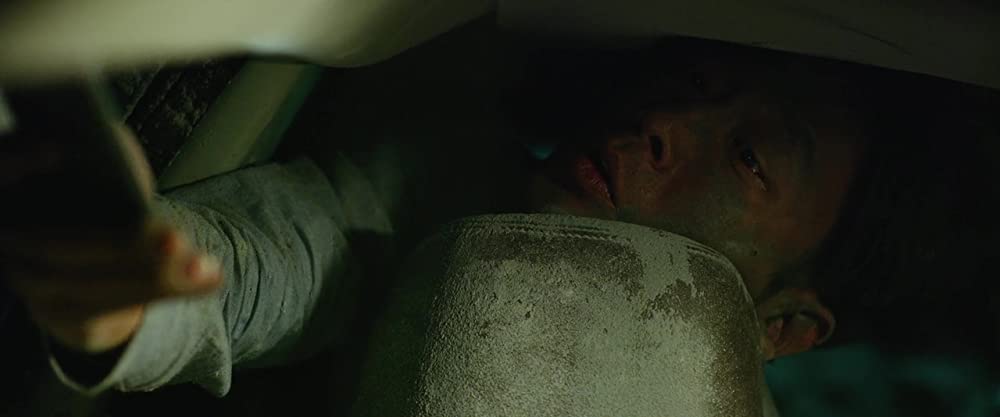 トンネル 闇に鎖（とざ）された男の画像