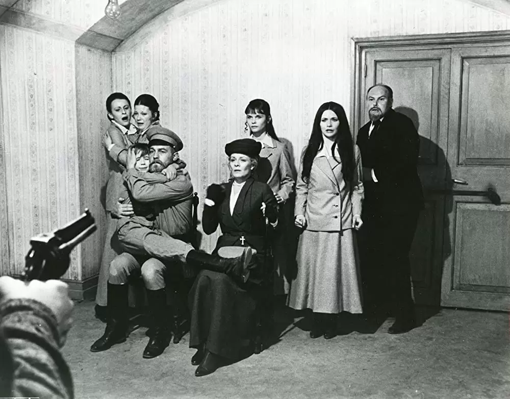 「ニコライとアレクサンドラ」リン・フレデリック & Fiona Fullerton & Candace Glendenning & マイケル・ジェイストン & Ania Marson & Roderic Noble & ガイ・ロルフ & ジャネット・サズマン & ティモシー・ウェストの画像