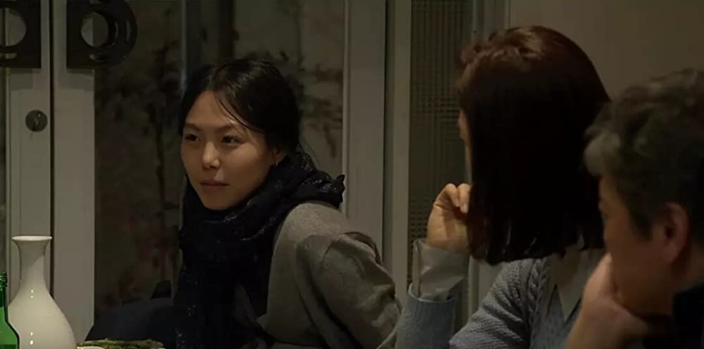 夜の浜辺でひとりの画像