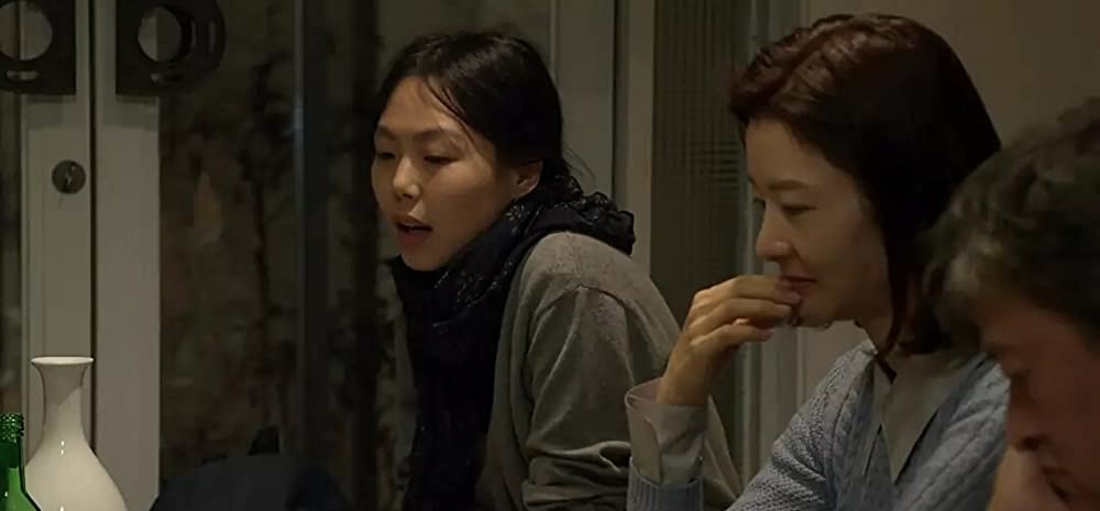 夜の浜辺でひとりの画像