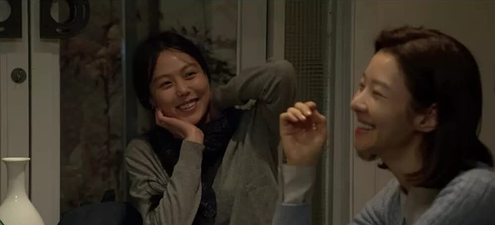 夜の浜辺でひとりの画像