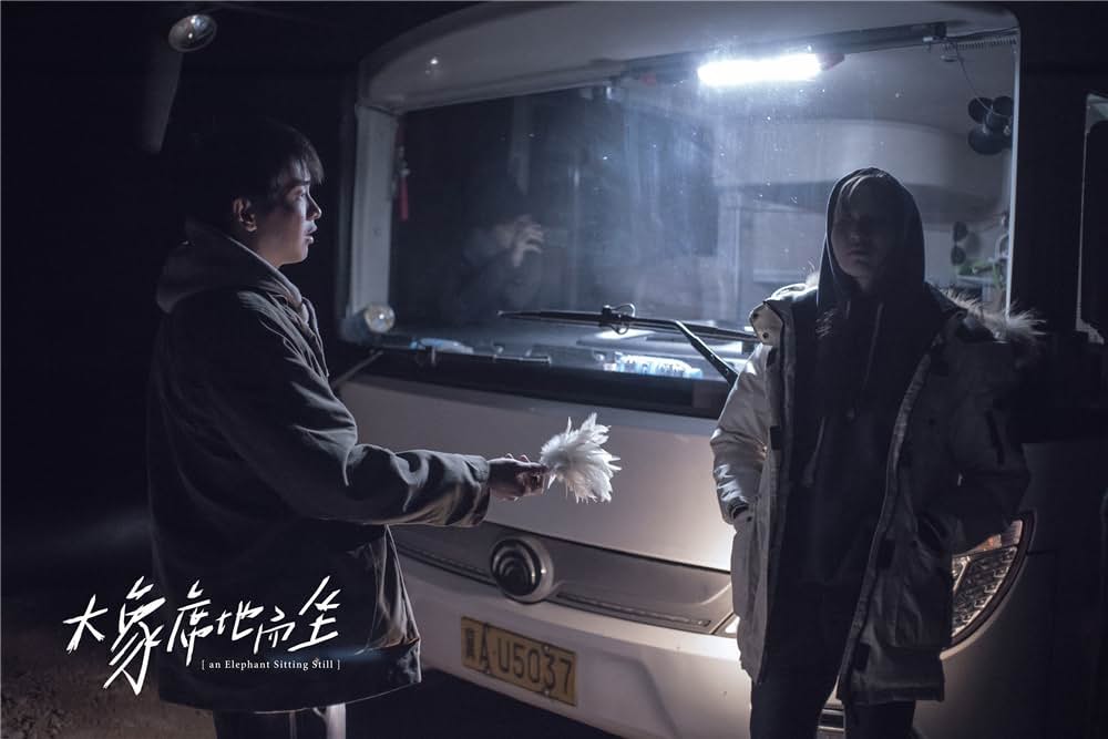 象は静かに座っているの画像