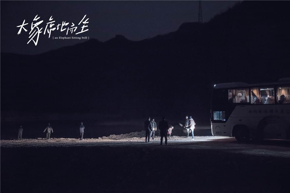 象は静かに座っているの画像