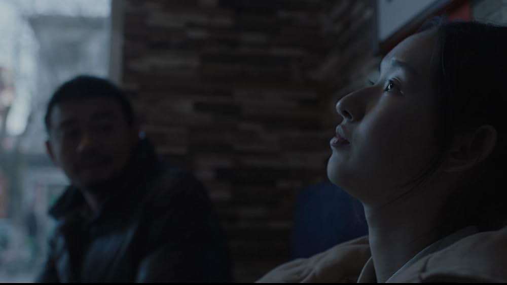 象は静かに座っているの画像