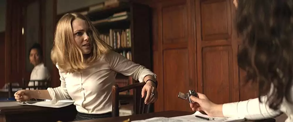 「ダーク・スクール」アナソフィア・ロブ & テイラー・ラッセルの画像