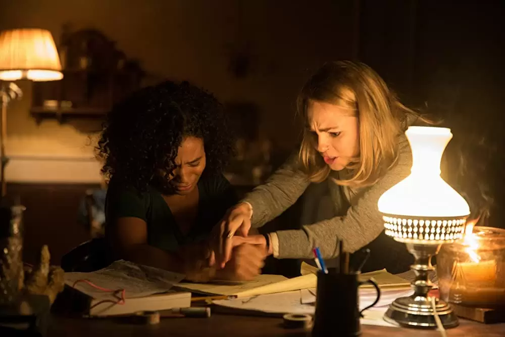 「ダーク・スクール」アナソフィア・ロブ & テイラー・ラッセルの画像