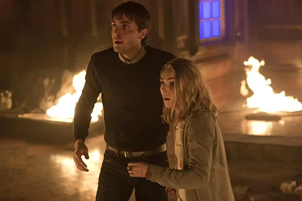 「ダーク・スクール」アナソフィア・ロブ & ノア・シルバーの画像