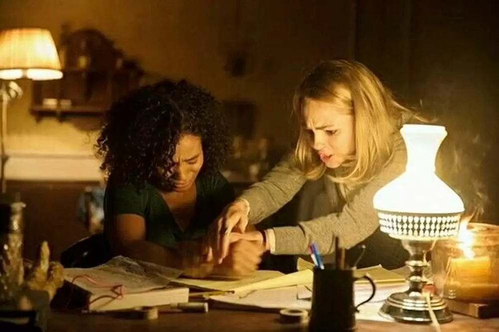 「ダーク・スクール」アナソフィア・ロブ & テイラー・ラッセルの画像