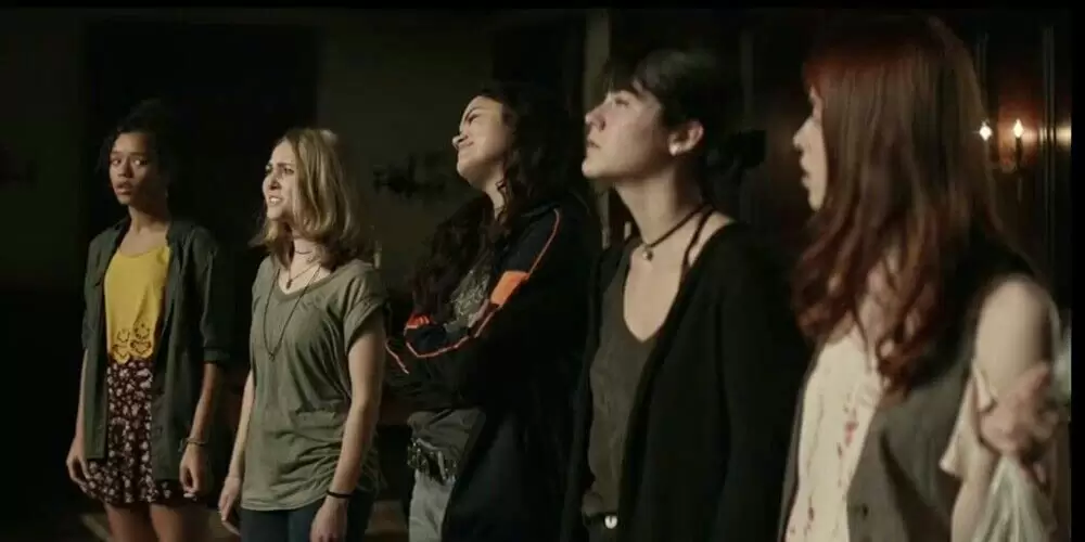 「ダーク・スクール」ロージー・デイ & アナソフィア・ロブ & イザベル・ファーマン & Victoria Moroles & テイラー・ラッセルの画像