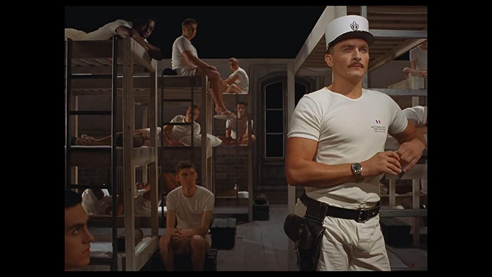 名もなき塀の中の王の画像