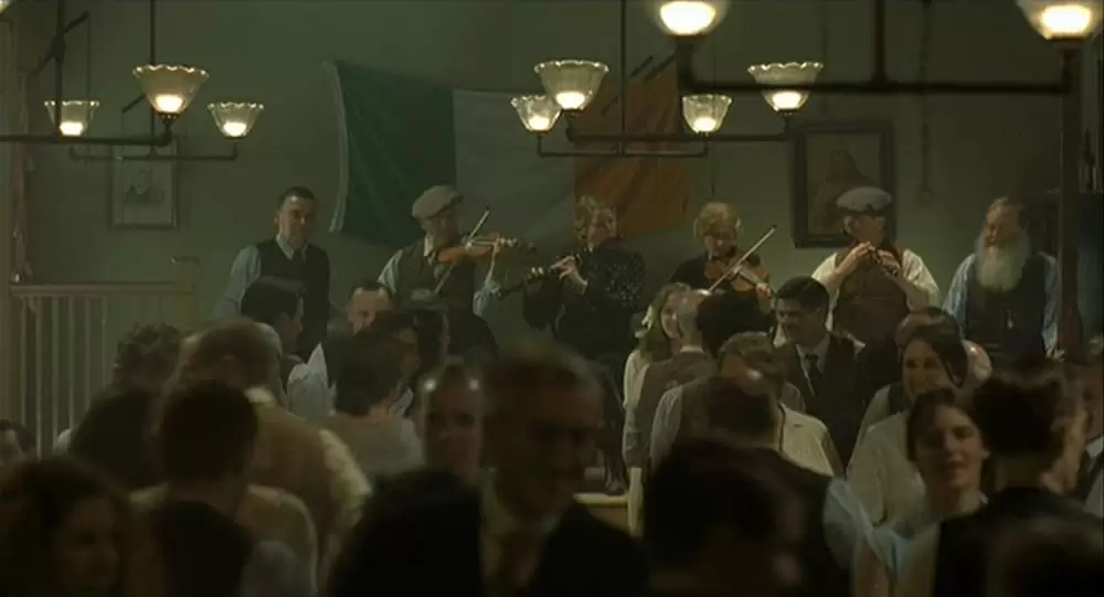 麦の穂をゆらす風の画像