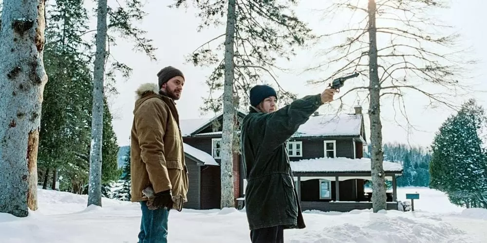 「ロッジ 白い惨劇」リチャード・アーミテージ & ライリー・キーオの画像